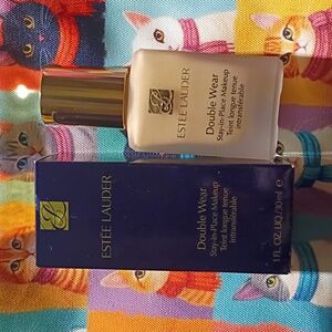 2N2 Estée LauderDouble Wear Stay-in-Place Foundation